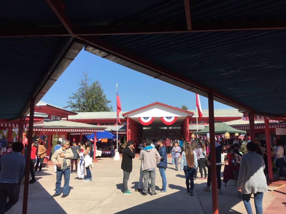 Patio del colegio durante las Fiestas Patrias